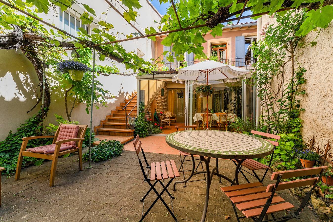 Zimmer 'Farniente' mit gemeinsamer Terrasse, Garten und Wlan in Bédoin, Parc naturel régional du Mont-Ventoux