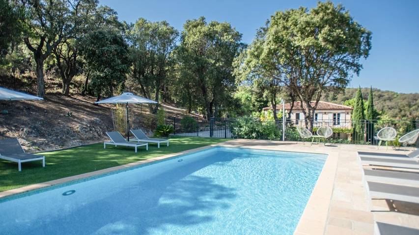 Chalet para 10 personas, con jardín además de terraza y piscina - 1