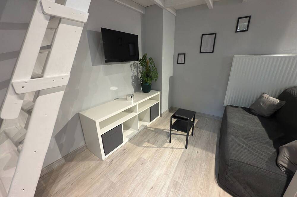 Appartamento intero, Apartment with Mezzanine and Private Courtyard in Kazimierz, Cracovia