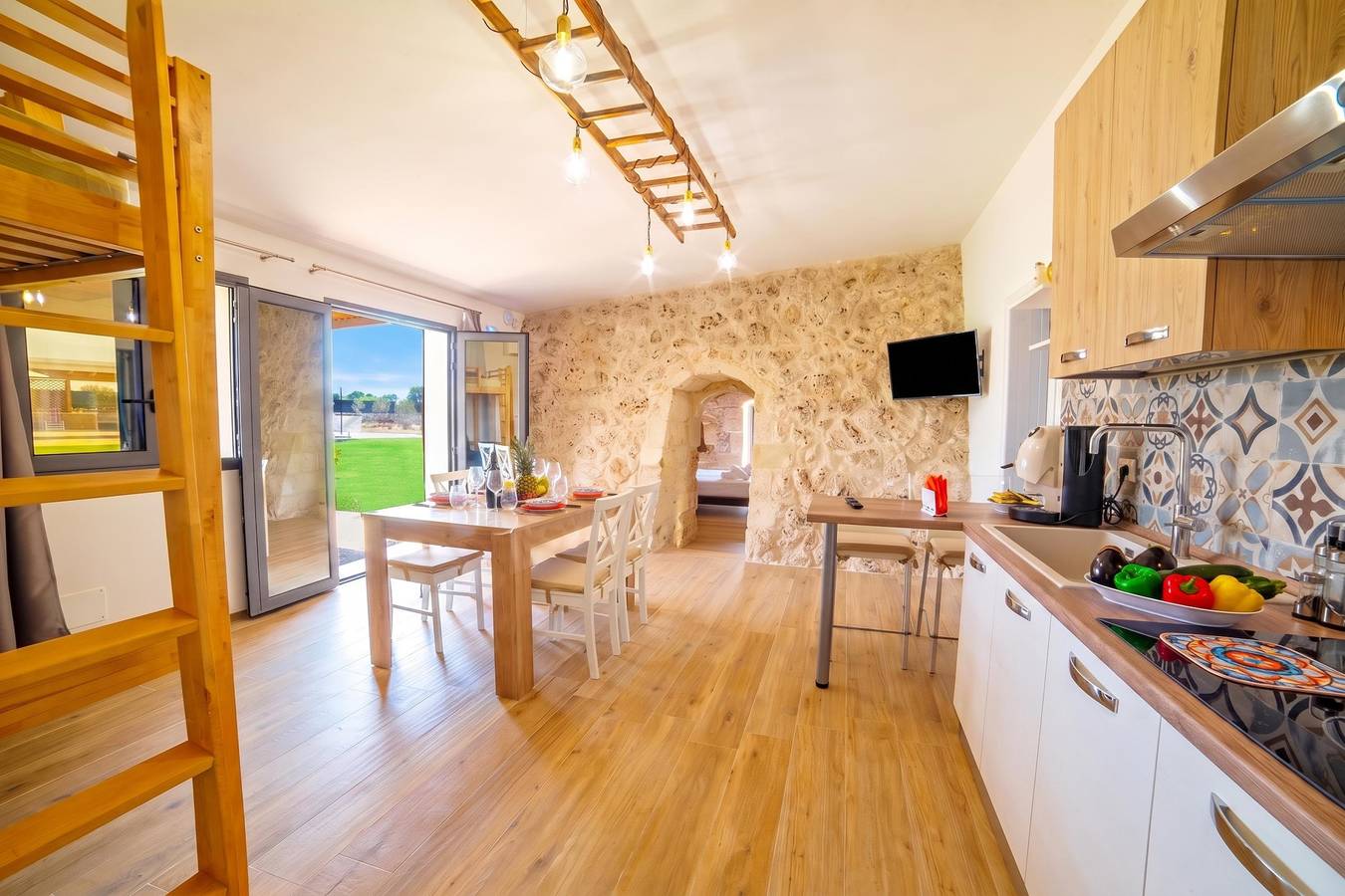 Trullo Tenuta Mary with Heated Pool in Carpignano Salentino, Lecce Provinz