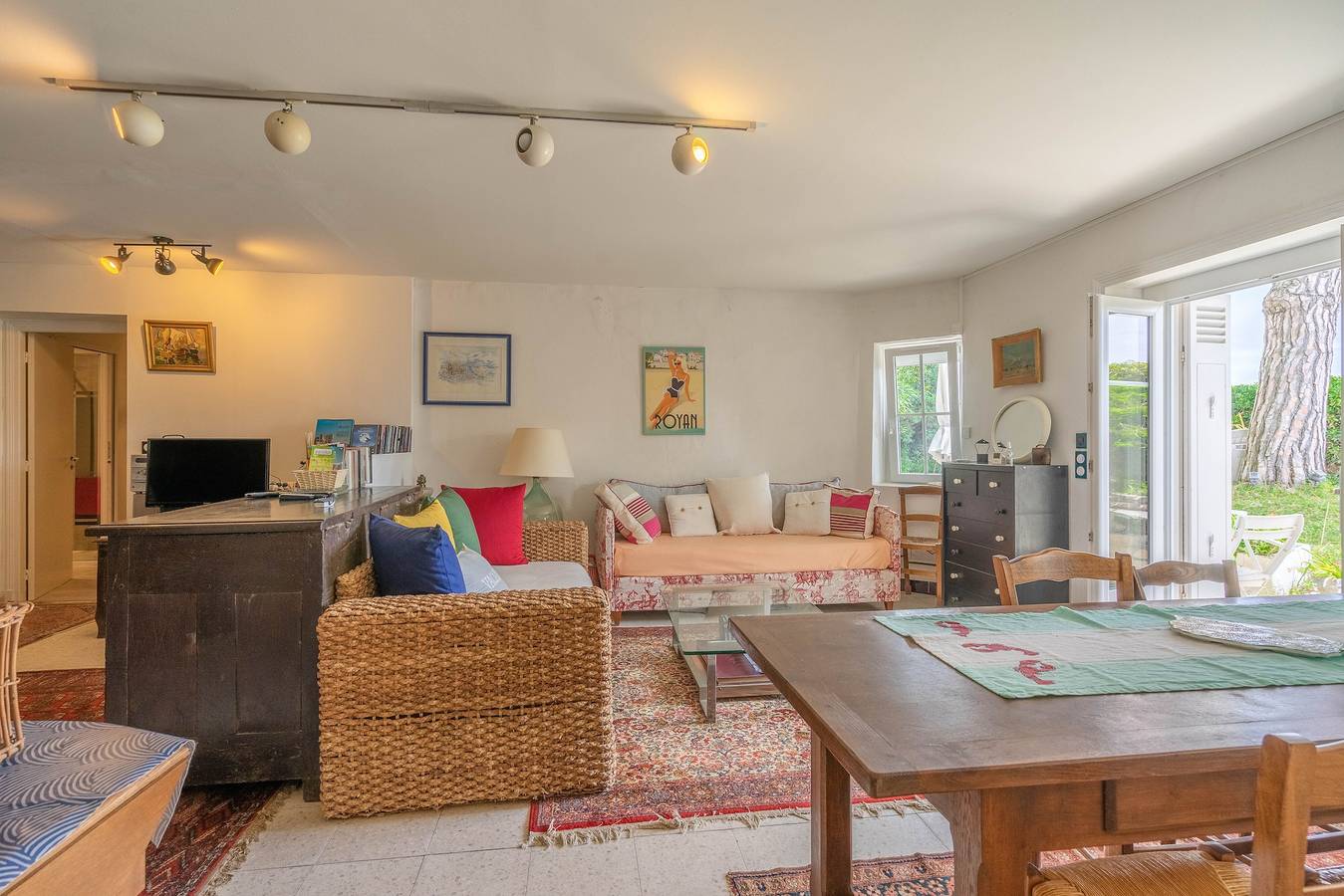 Appartement entier, Appartement "Falaise de Pontaillac" avec vue sur la mer, jardin & Wi-Fi in Vaux-sur-Mer, Côte de Beauté