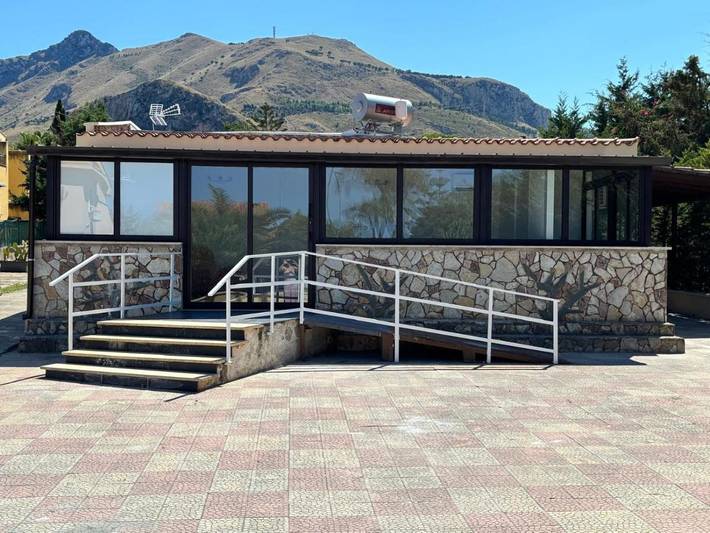 B&b per 2 persone, con terrazza e panorama nonché giardino in Altavilla Milicia