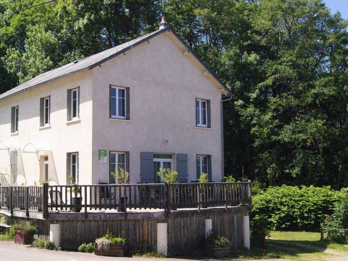 Vakantiehuis voor 11 personen, with Terras and Tuin as well as Uitzicht op het meer in Natuurpark Morvan