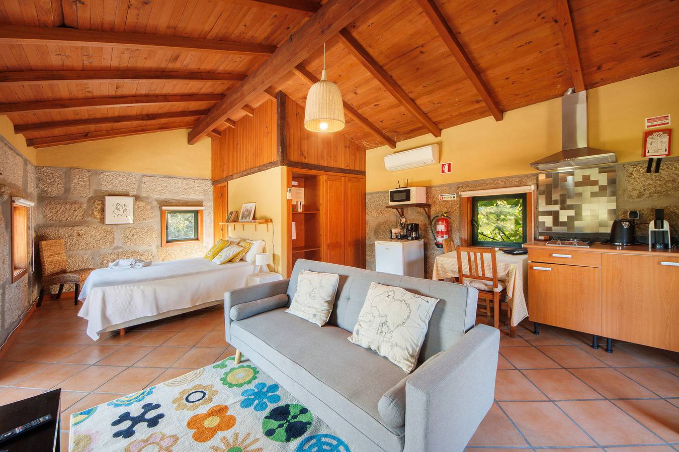 Appartamento intero, Appartamento 'Casa De Andrães Loft Heras' con piscina in comune, Wi-Fi e aria condizionata in Santo Isidoro e Livração, Distretto di Porto