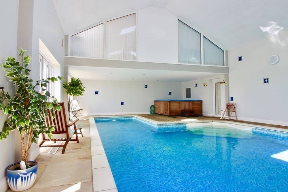 Luxury barn with privateheated indoor pool & hot tub close to Durham City in County Durham
