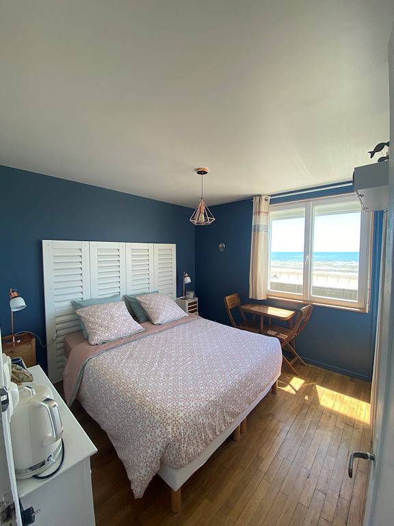 Chambres d'hôtes vue mer : La Villa plein vent - Lumière du cap in Barneville-Carteret, Côte de la Déroute