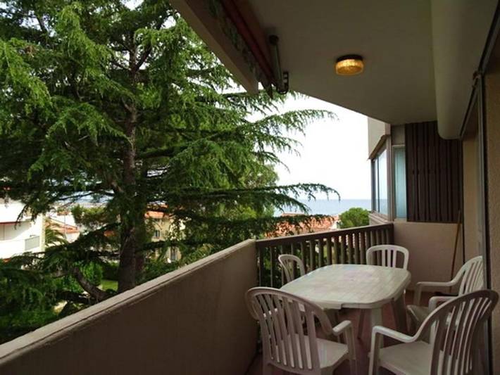 Appartement de vacances pour 5 personnes, avec terrasse et piscine, animaux acceptés