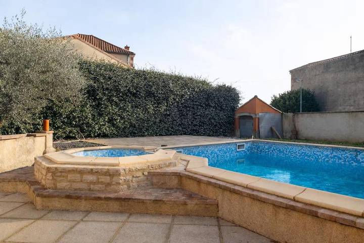 Location de vacances pour 8 personnes, avec jacuzzi ainsi que piscine et jardin à Charmes-sur-Rhône - 2