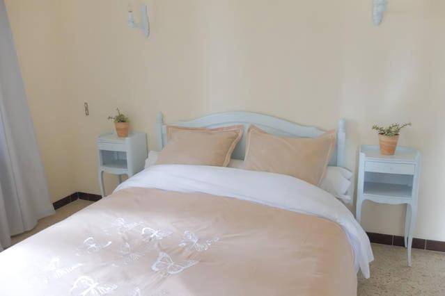 Location de vacances pour 8 personnes, avec vue ainsi que piscine et terrasse, animaux acceptés à Taulignan - 3