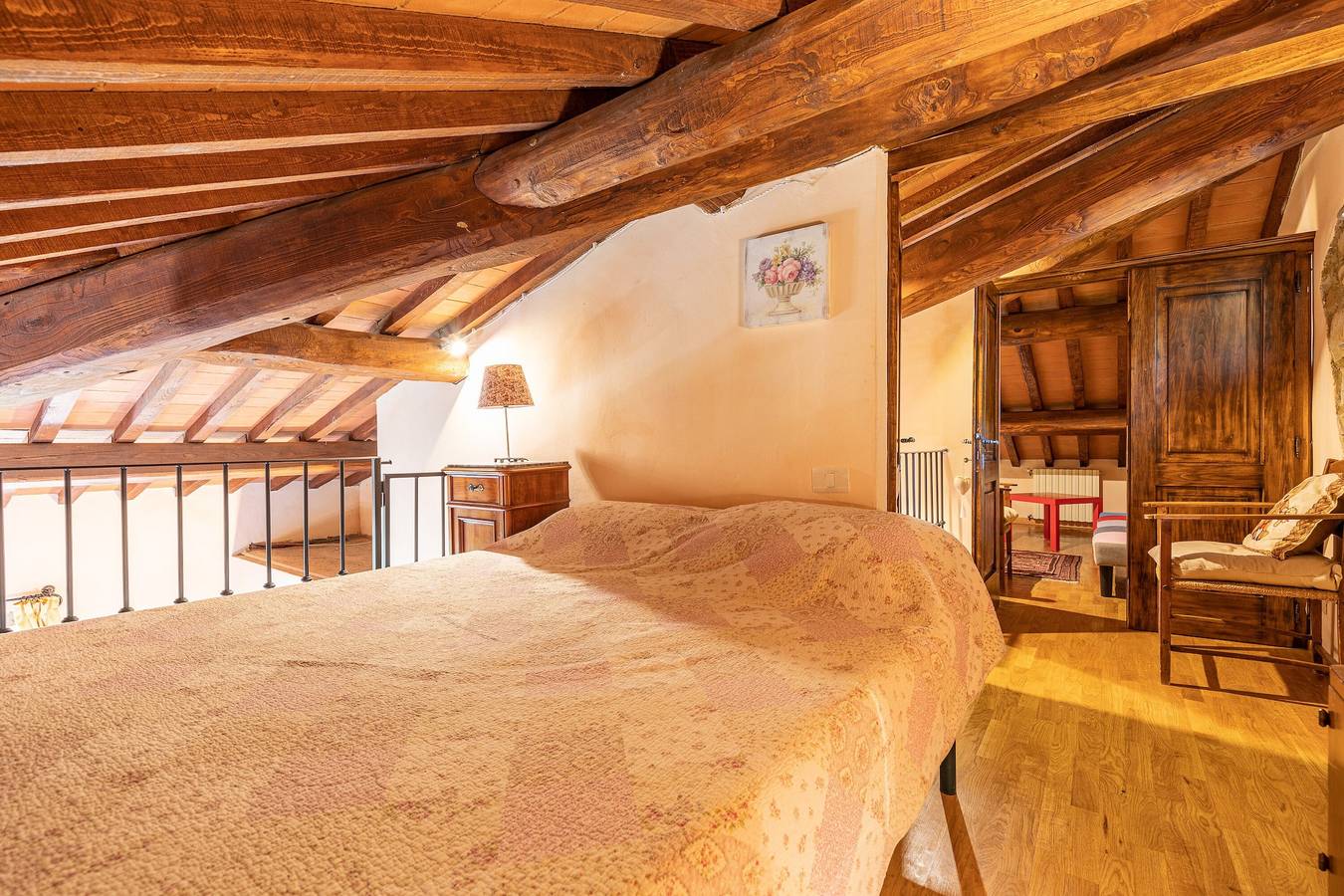 Entire apartment, Apartment 'Granaio - Borgo Dolci Colline' with Private Pool, Wi-Fi, and Air Conditioning in Castiglion Fiorentino, Arezzo Province