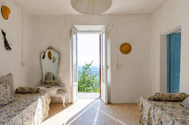 Gîte pour 4 personnes, avec piscine ainsi que jardin et vue à Ponzone
