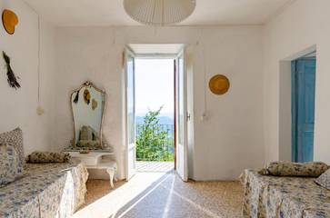 Gîte pour 4 personnes, avec piscine ainsi que vue et jardin à Ponzone