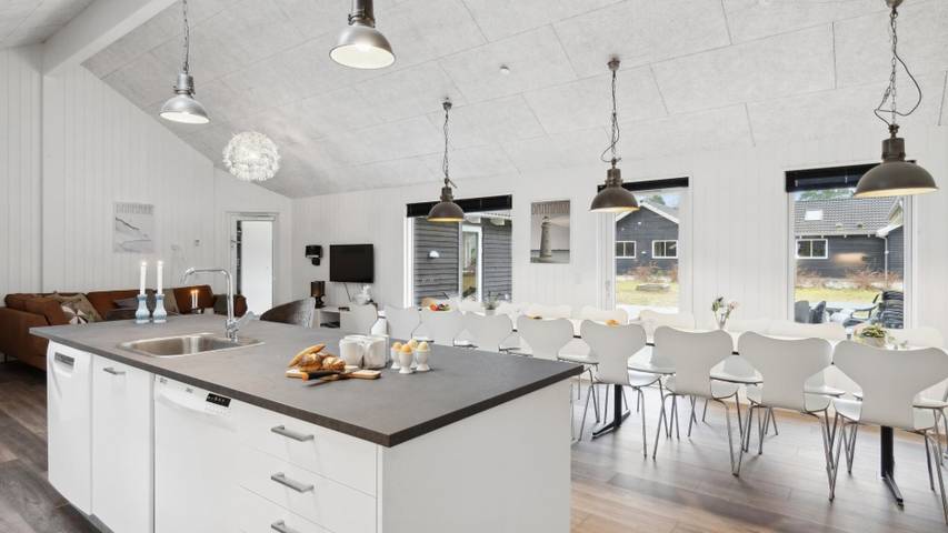 Ferieudlejning for 22 personer, med sauna, husdyr tilladt i Asserbo