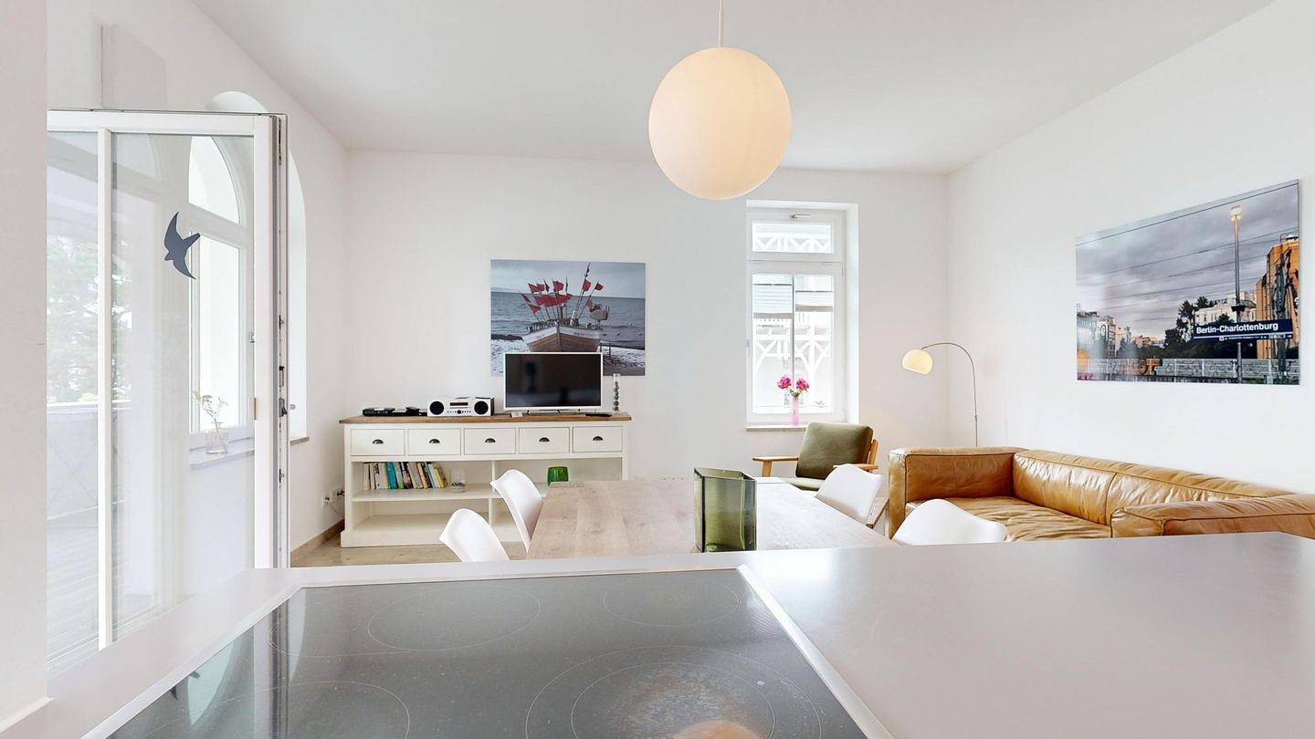 Ganze Wohnung, Helle, komfortable Ferienwohnung mit einem traumhaften Balkon mit Meerblick in Ostseebad Binz, Binz