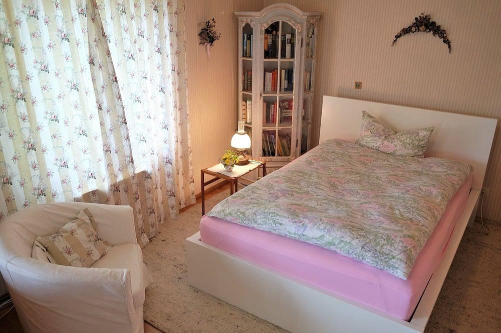 Ganze Wohnung, Großes, voll ausgestattetes Ferienhaus (65qm) mit überdachter Terrasse und Kaminofen in Weidenberg, Frankenalb