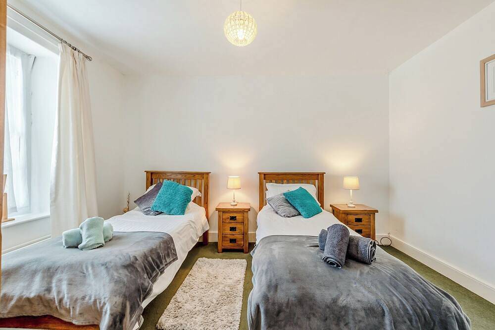 4 bedroom accommodation in Aberaeron in Aberaeron, Cardigan Bay