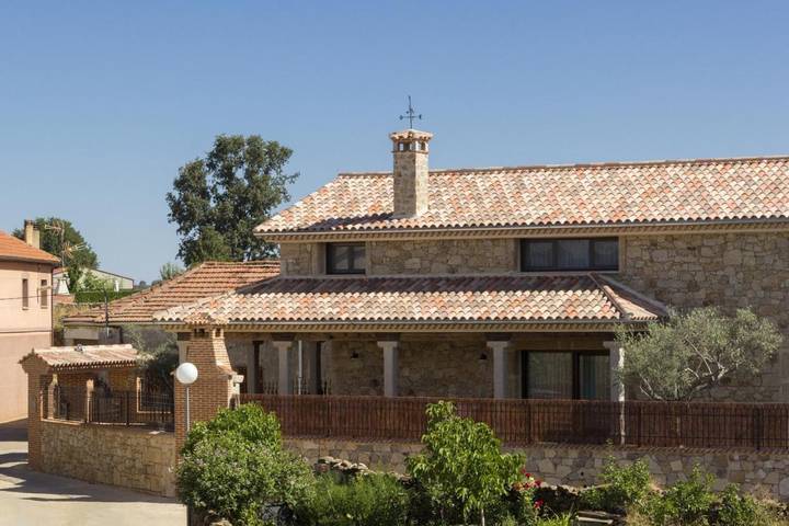 Casa rural para 12 personas, con Balcón y Jacuzzi además de Terraza y Jardín en Sierra de Gata - 3