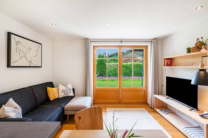 Appartement entier, Appartement Nordic avec vue sur la montagne, terrasse privée et Wi-Fi in Reit im Winkl, Alpes bavaroises