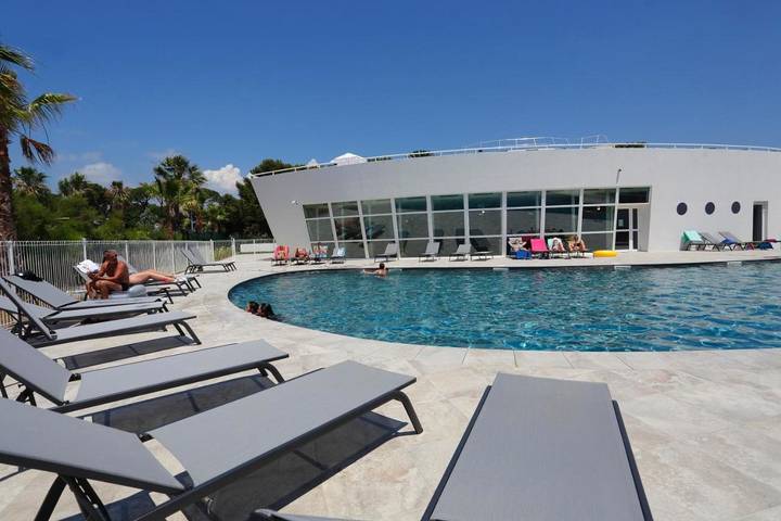 Parc de vacances pour 6 personnes, avec sauna ainsi que piscine et jardin sur la Côte d'Azur - 3