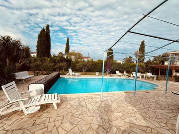 Gîte pour 4 personnes, avec jardin et piscine, animaux acceptés à Marguerittes