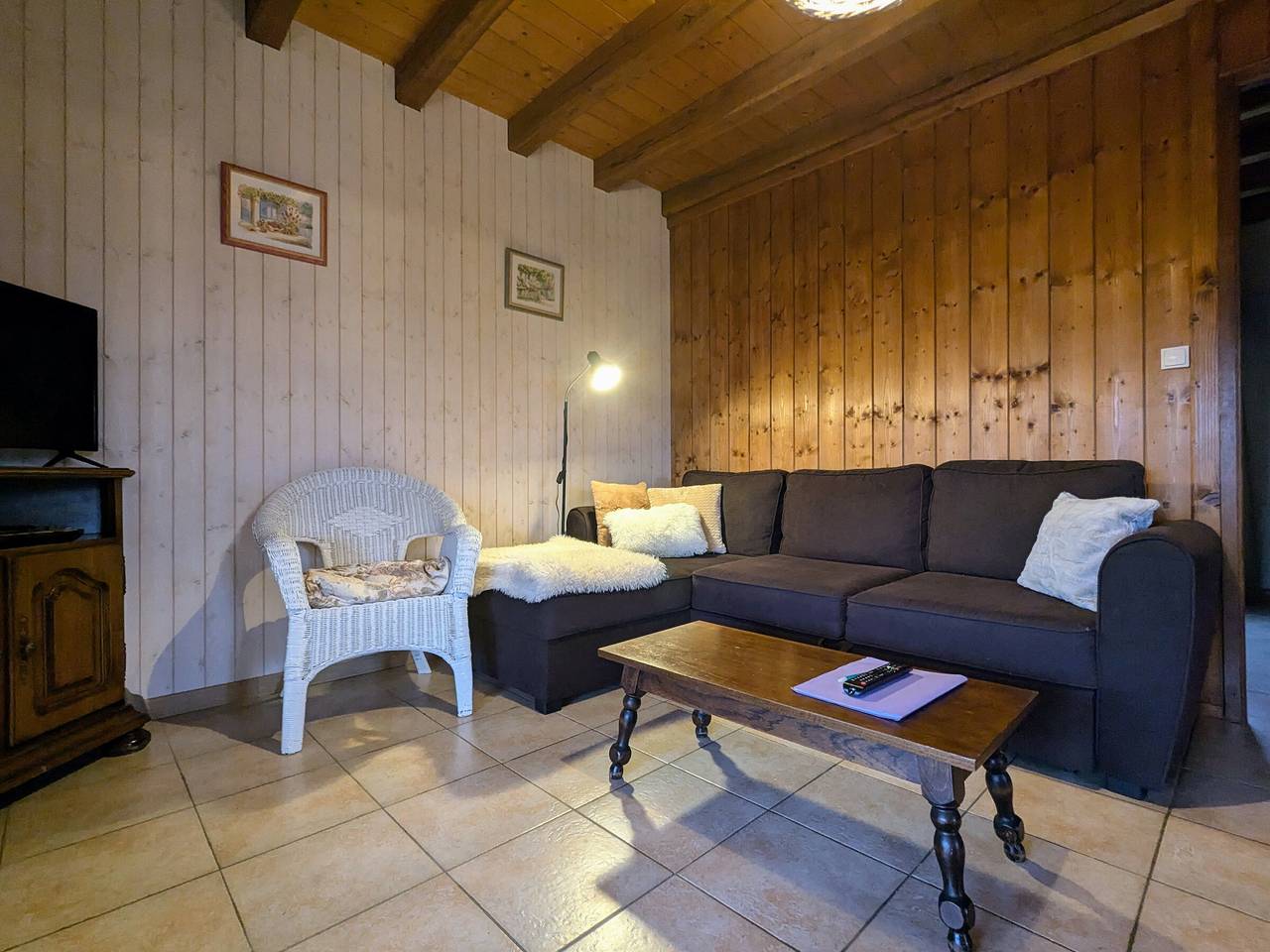 Lakeside house with enclosed garden and private parking, pets allowed in Saint-Plantaire, La Châtre region