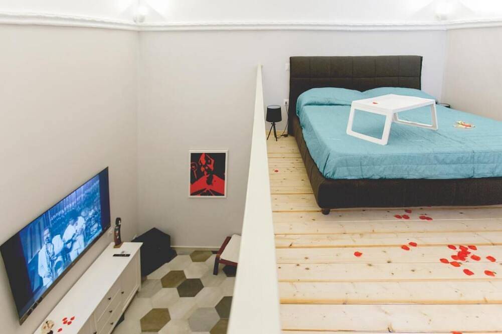 Room Nerone B&B in the historic center incorporated into a Greek Roman theater in Nápoles, Provincia de Nápoles