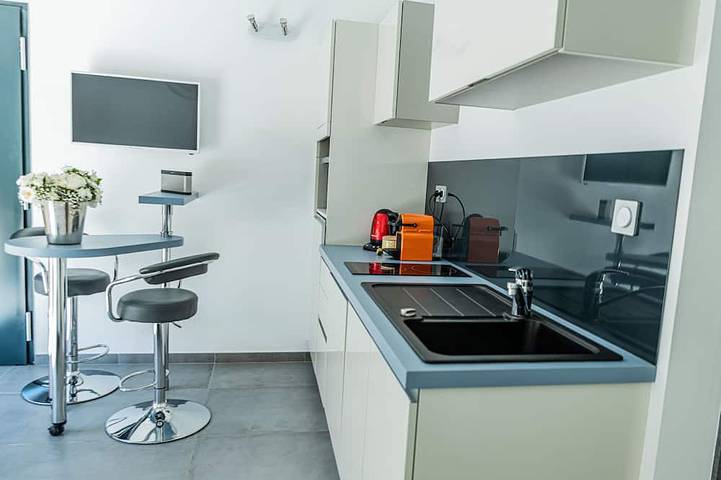 Maison d’hôte pour 3 personnes, avec jardin ainsi que piscine et jacuzzi à Saint-Maximin-la-Sainte-Baume - 4