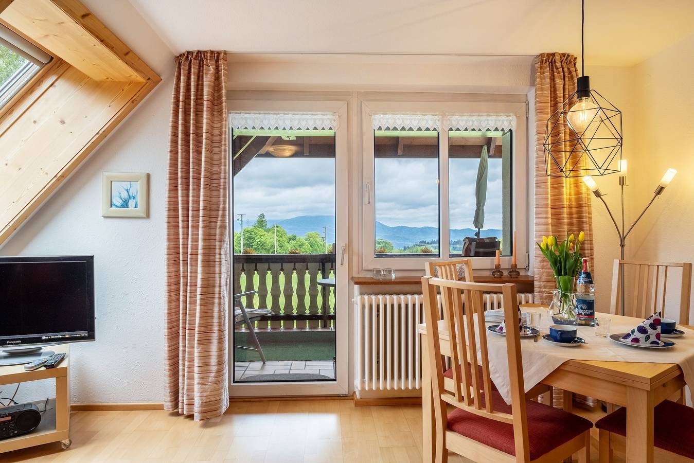 Apartamento inteiro, Apartamento 'Abendrot, 55qm' com vista para a montanha, terraço partilhado e acesso Wi-Fi in St. Peter, Floresta Negra do Sul