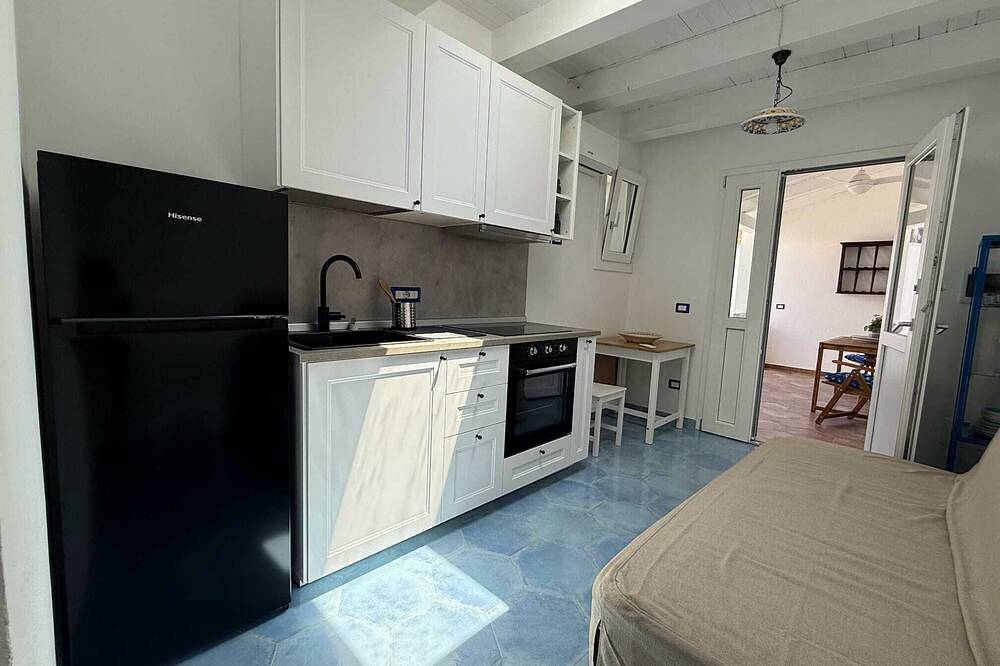 Villa Anna, navel of the Mediterranean, between sea sun and wind, do everything on foot. in Spiaggia dell'Asino, Vulcano