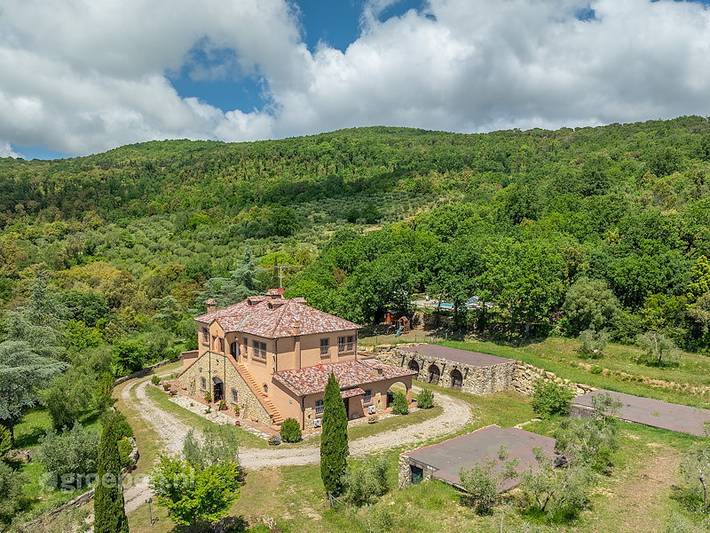 Ferienhaus für 15 Personen, mit Terrasse und Pool sowie Balkon/Terrasse