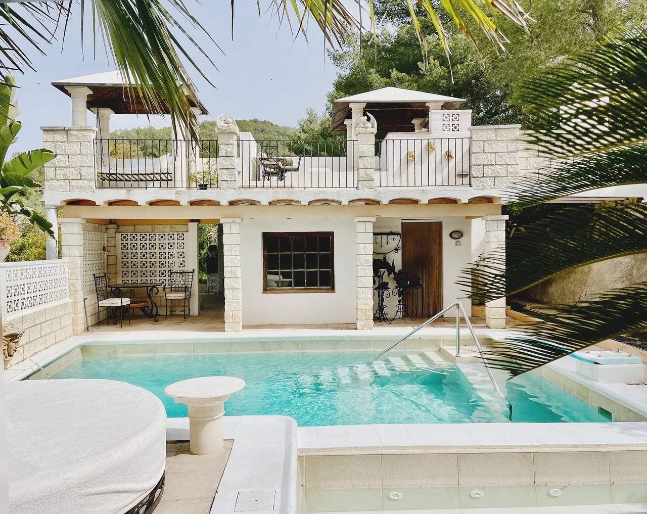 Villa Buscastell Ibiza, Valle de Es Broll. 8 personas, 5 dormitorios, piscina y jacuzzi in Buscastell, Sant Antoni de Portmany
