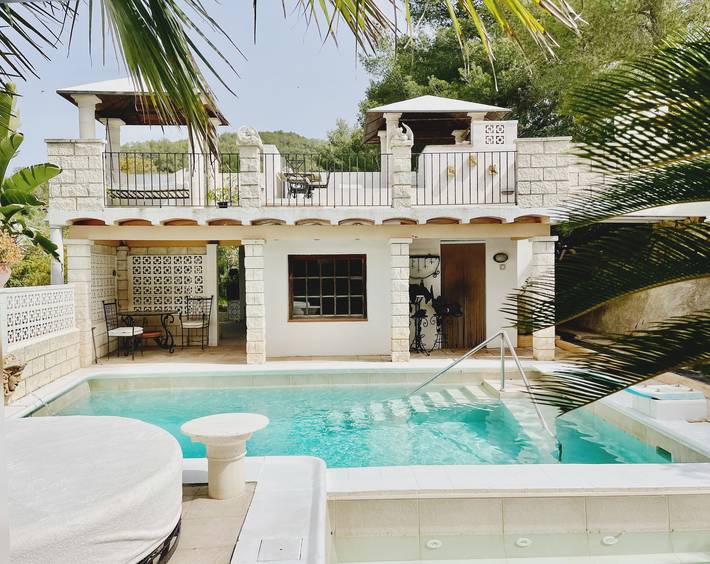 Villa Buscastell Ibiza, Es Broll: 8 personas, 5 dormitorios, piscina y jacuzzi in Buscastell, Sant Antoni de Portmany