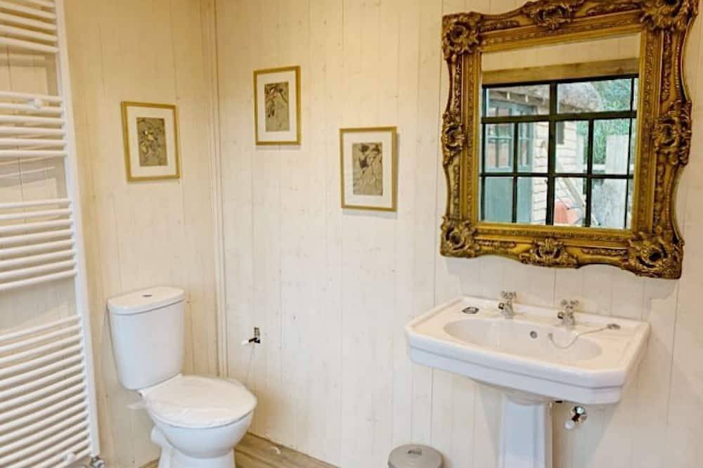 Unique and Bespoke Stunning Thatched Dorset Shepherds Huts with Private Hot Tub in Dorset