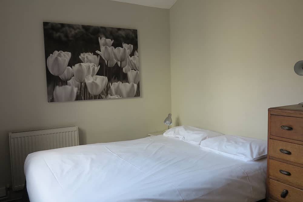 Large cottage Amazing location! Family group or friends up to 24 people! in Brockenhurst, Hampshire