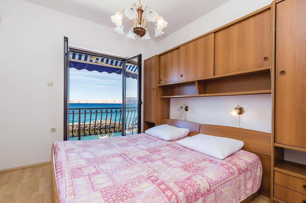 Geheel appartement, Appartement aan het strand in Ribarica in Cesarica, Velebit Nature Park