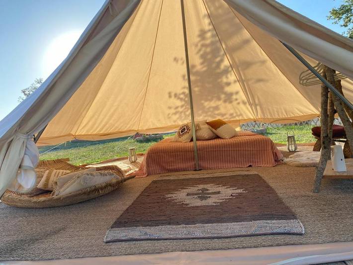 Location de vacances pour 6 personnes, avec piscine et jardin ainsi que terrasse et jacuzzi dans Thiel-sur-Acolin - 2