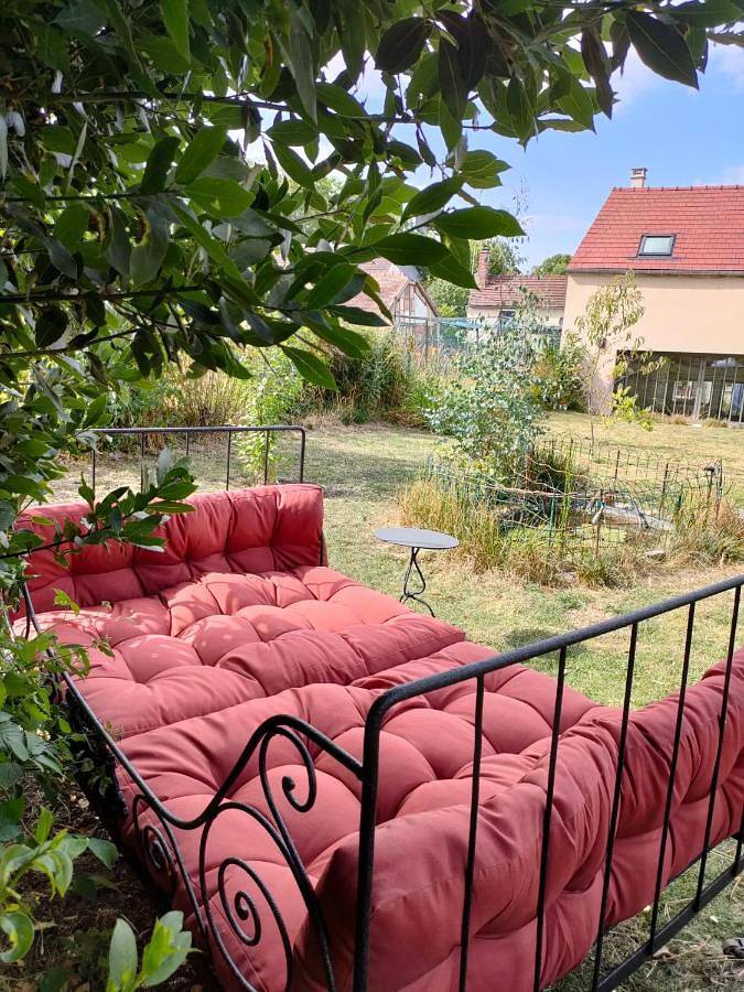 Two-Bedroom House in Asnières-sur-Oise, Val-d'Oise