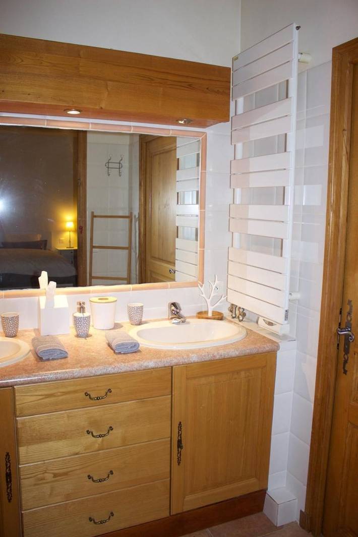 Location de vacances pour 2 personnes, avec piscine ainsi que vue et jardin à Banne - 4