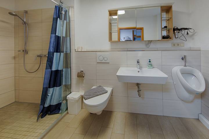 Ganze Ferienwohnung, Haus 13 zum Südblick - Apartment mit vier Schlafzimmern in Roßleben-Wiehe, Burgenlandkreis
