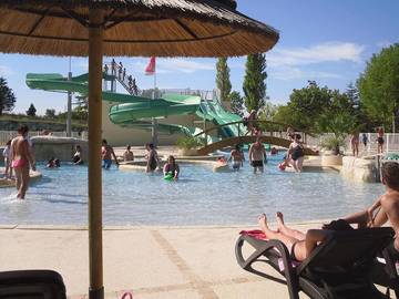 Lodge pour 6 personnes, avec jacuzzi et bassin pour enfant, animaux acceptés dans le Gers