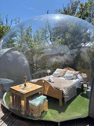 Tente pour 2 personnes, avec terrasse et jacuzzi dans l' Ain
