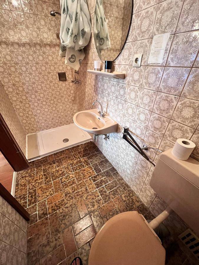 Single Room with Private Bathroom in Langenfeld, Osteifel