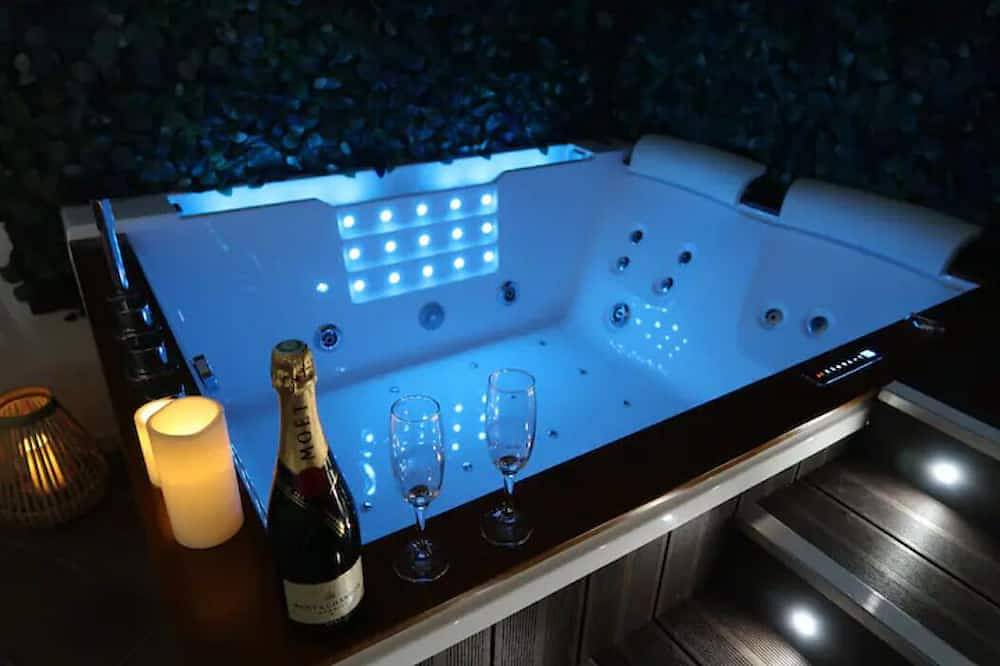 Entire apartment, La Suite - Jacuzzi in Saint-Valery-en-Caux, Dieppe region