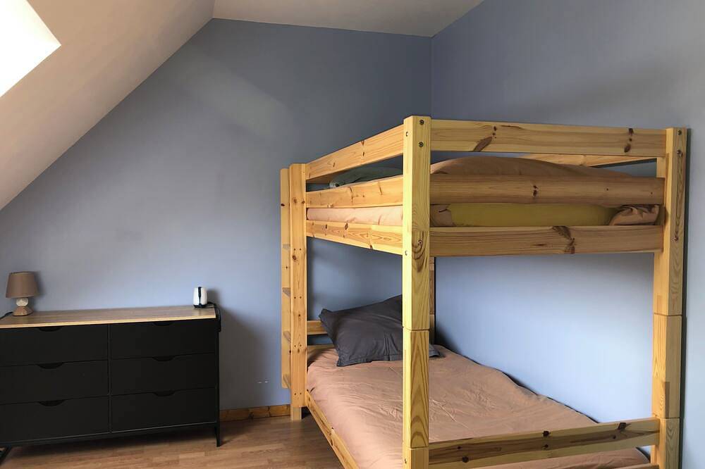 Large family house for 8 people 400 m from the sea in Hauteville-sur-Mer, Coutances