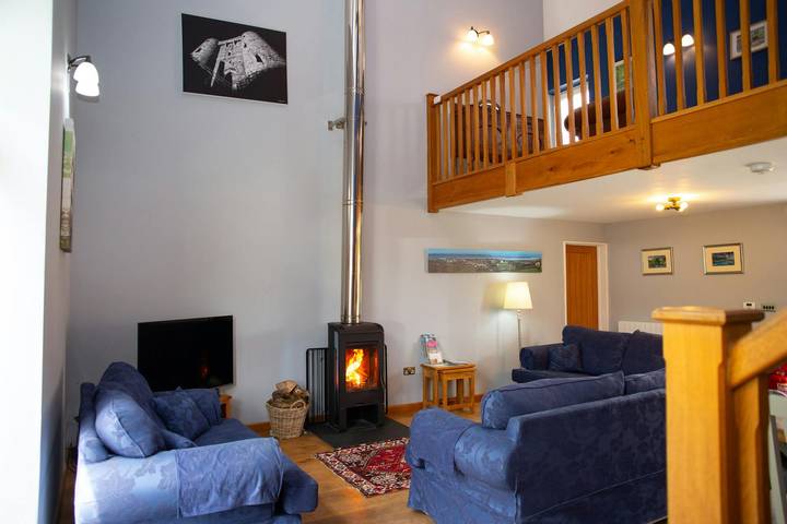 Cottage for 10 people, with pool and garden as well as hot tub in Kidwelly