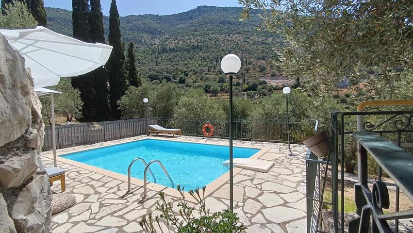 Location de vacances pour 4 personnes, avec jardin ainsi que vue et piscine dans Vathy - 2