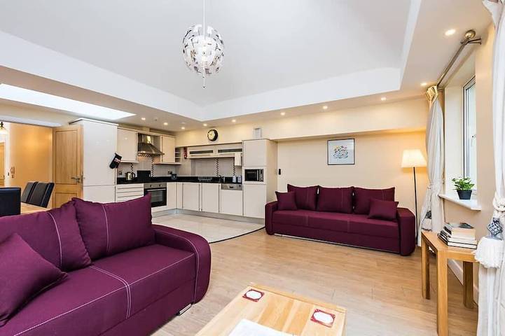 Holiday rental for 4 people, with hot tub and balcony in Leinster