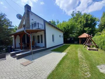 Ferienhaus für 8 Personen, mit Garten und Seeblick sowie Ausblick in Balatonfenyves