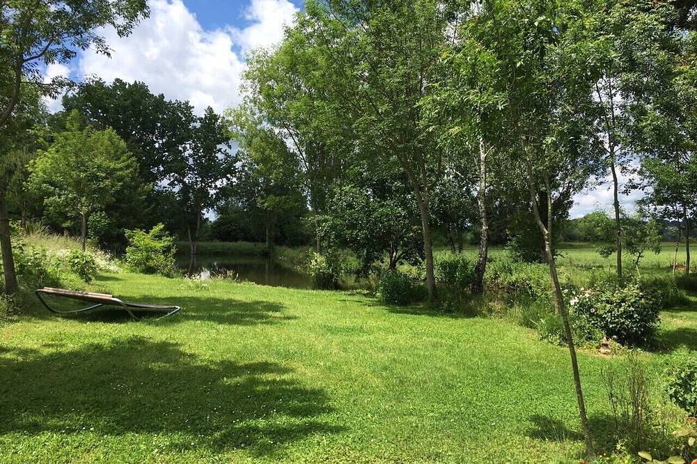 Grd Chambre Xc Sdd privés accès extérieur direct dans réserve naturelle in Saint-Antoine-Cumond, Dordogne