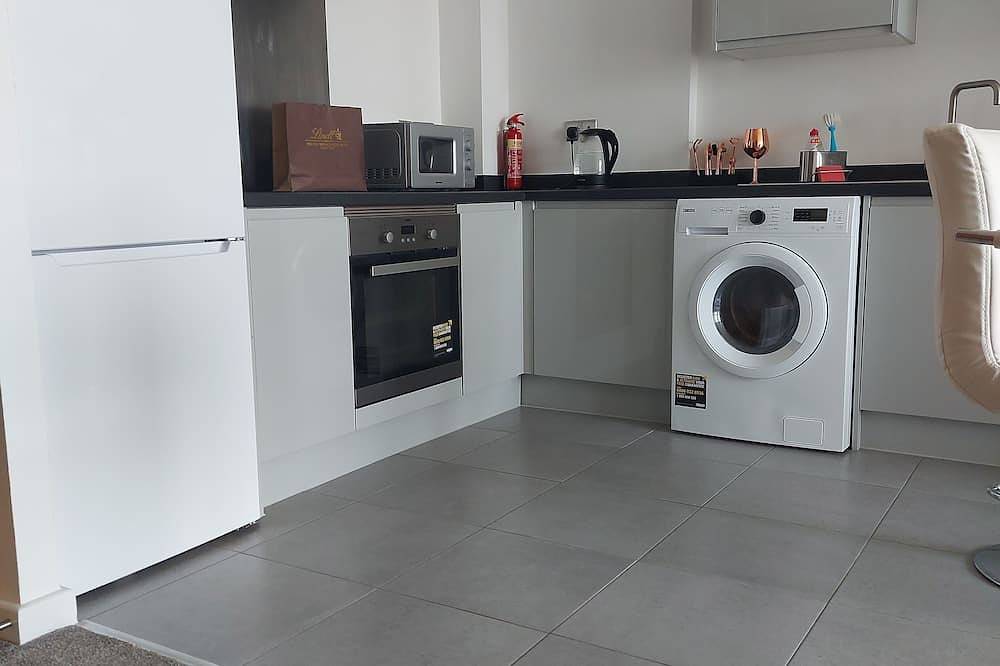 Entire apartment, Ensuite Double Bedroom (live in landlord) in Warrington, Cheshire